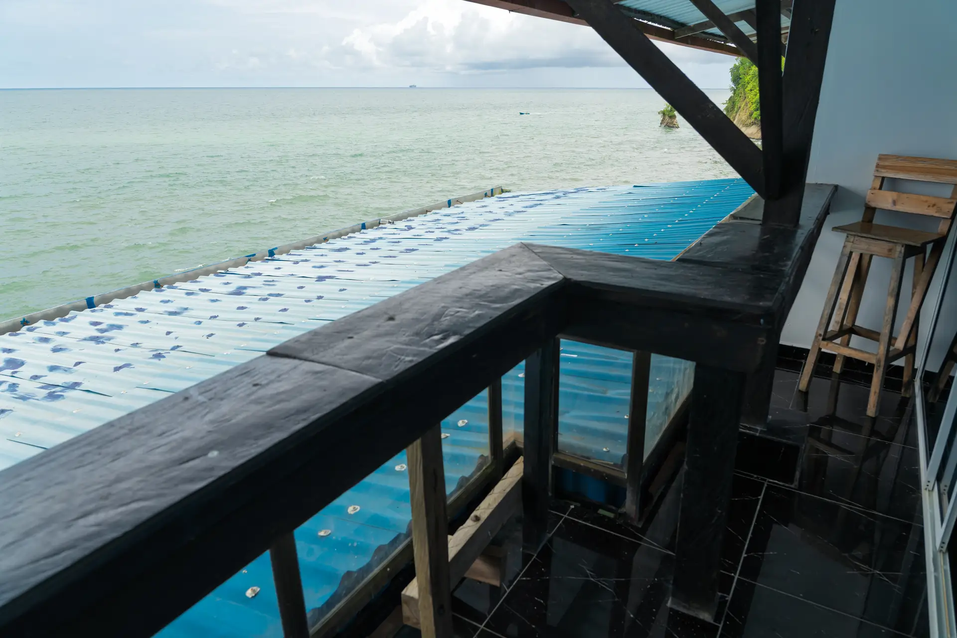 Balcón con vista al mar de Hotel Magüipi